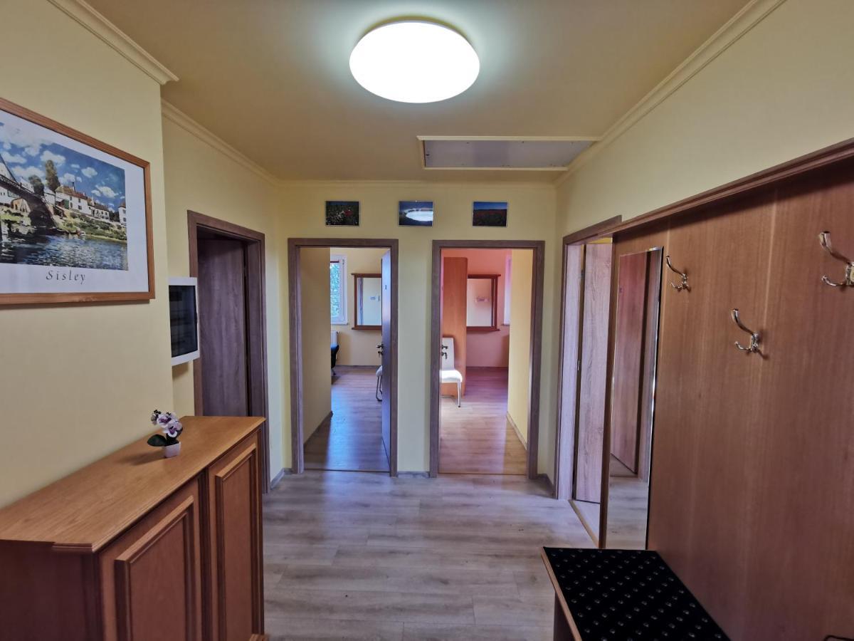 Keresz Panzio Bed & Breakfast Martely Exterior photo